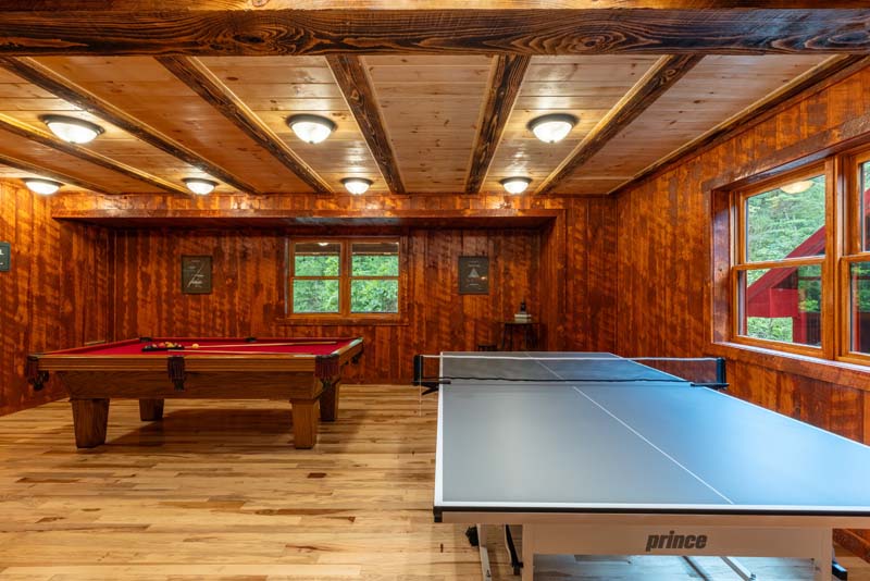 Game room with pool table & ping pong — Black Eagle Lodge
