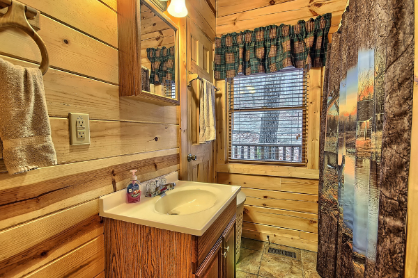 Cozy and serene cabin bathroom retreat