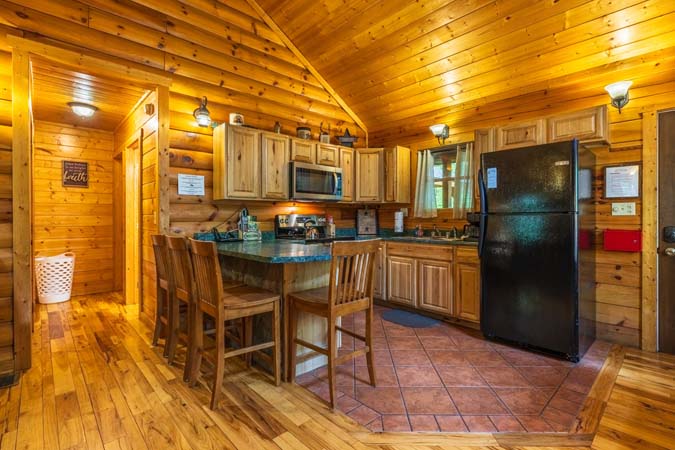 Kitchen with a breakfast bar — Leaning Tree Cabin