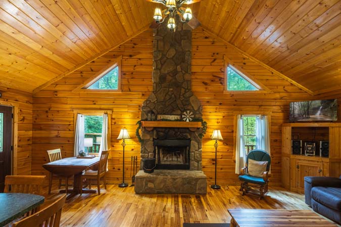 Great room with the dining area — Leaning Tree Cabin
