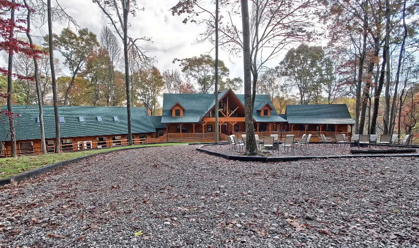 Majestic Oaks Lodge