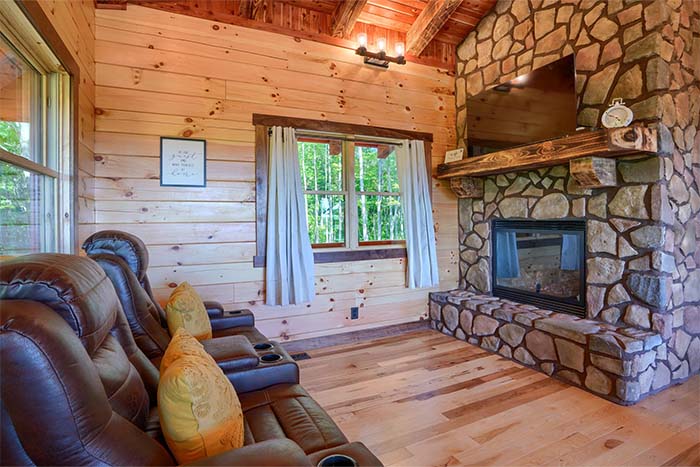 Cozy retreat among the treetops: log cabin tree house
