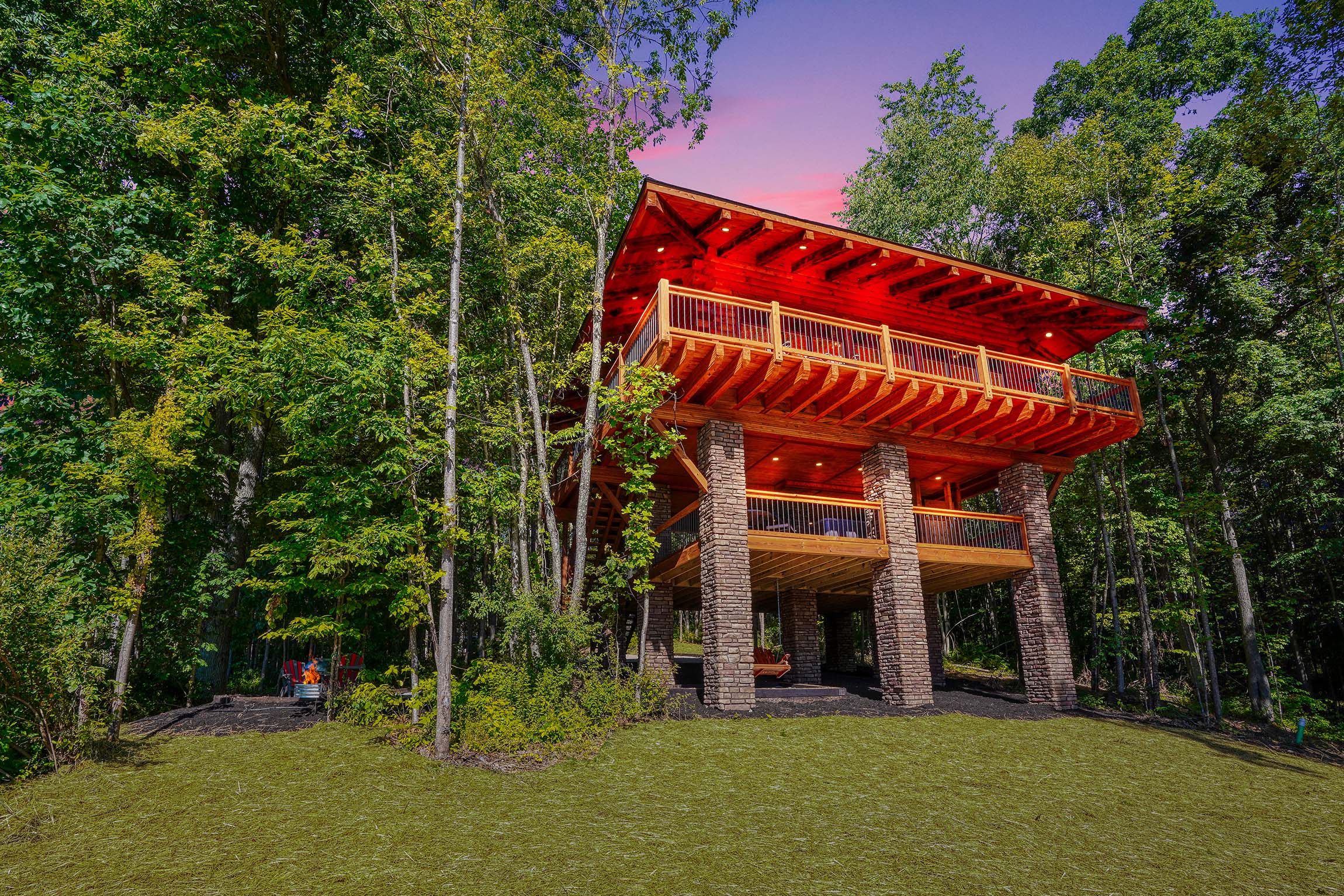 Soaring Eagle Luxury Treehouse at twilight