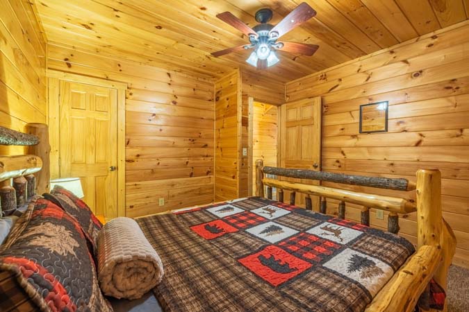 Loft bedroom with two queen log beds — Timber Ridge Lodge