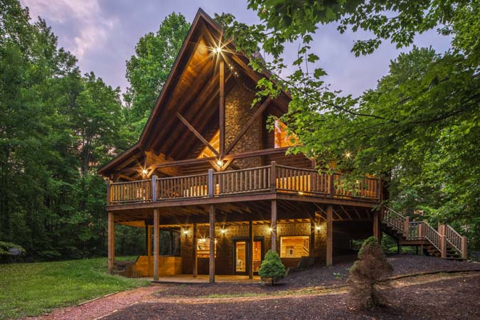 Charcoal grill on the covered deck — Timber Ridge Lodge