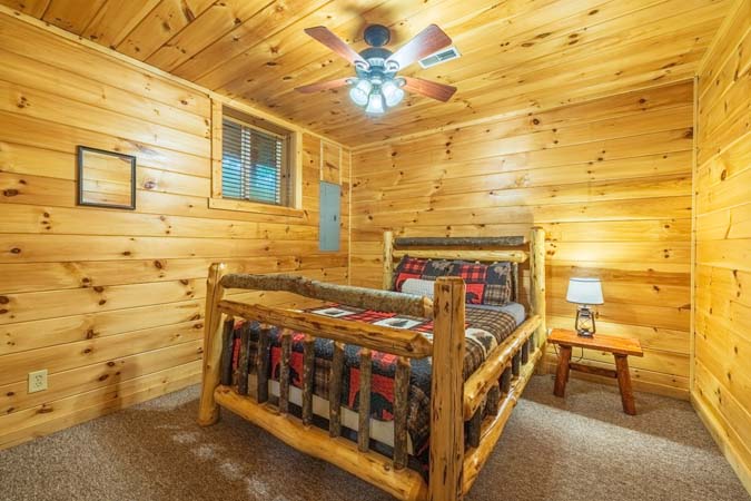Dining table in the great room — Timber Ridge Lodge
