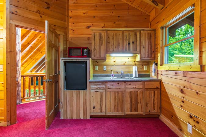 Queen log-bed bedroom — Timber Ridge Lodge