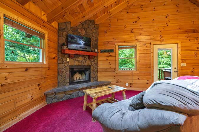 Honeymoon suite kitchenette — Timber Ridge Lodge