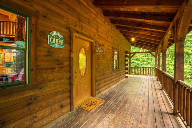 Welcoming front porch and entry — Timber Ridge Lodge
