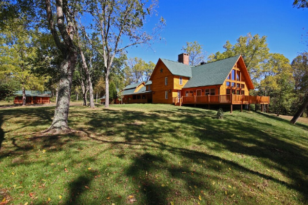 Picturesque setting of the Hocking Hills cabin