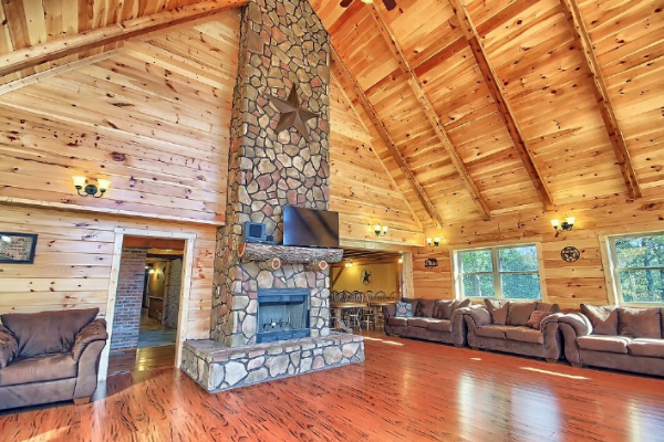 Rustic elegance of the Hocking Hills cabin