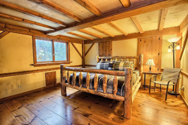 Rustic charm in the log cabin bedroom